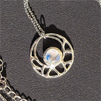 月のひびわれ02